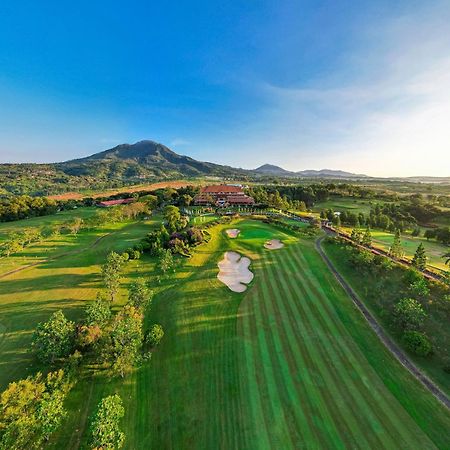 Jatinangor National Golf & Resort Екстериор снимка