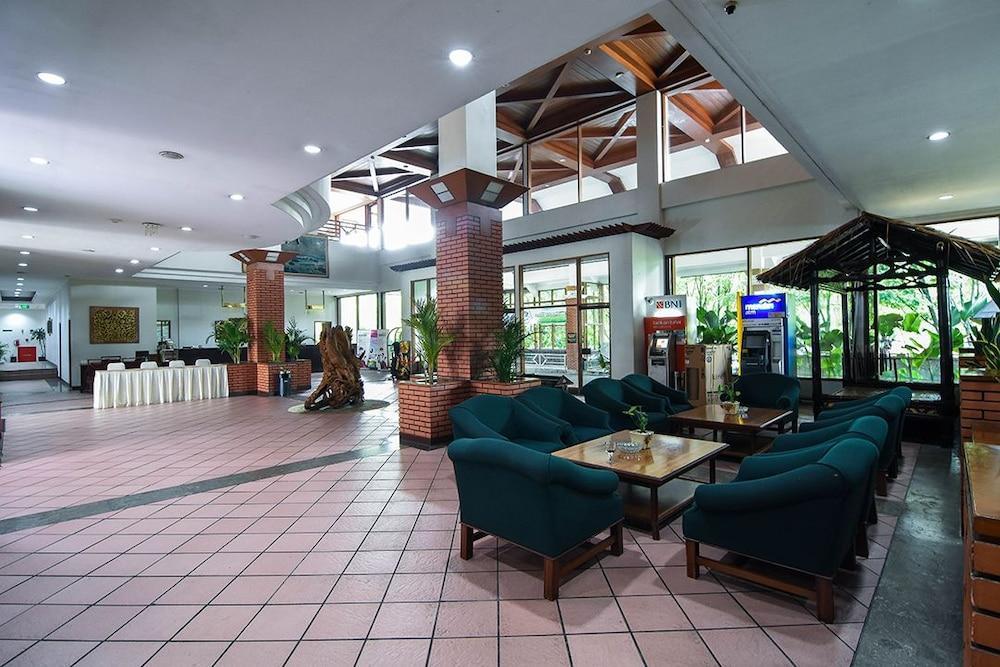 Jatinangor National Golf & Resort Екстериор снимка