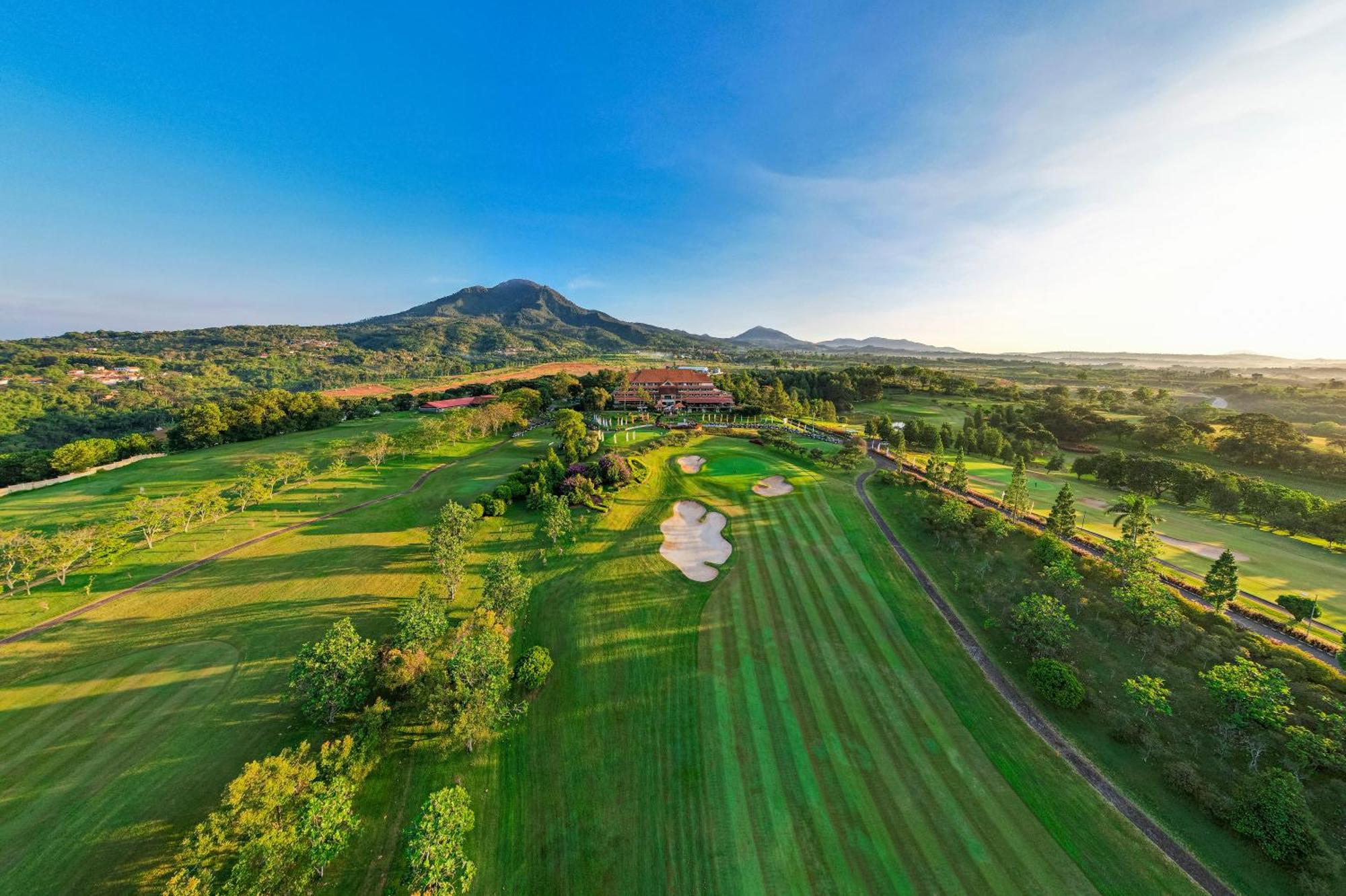 Jatinangor National Golf & Resort Екстериор снимка
