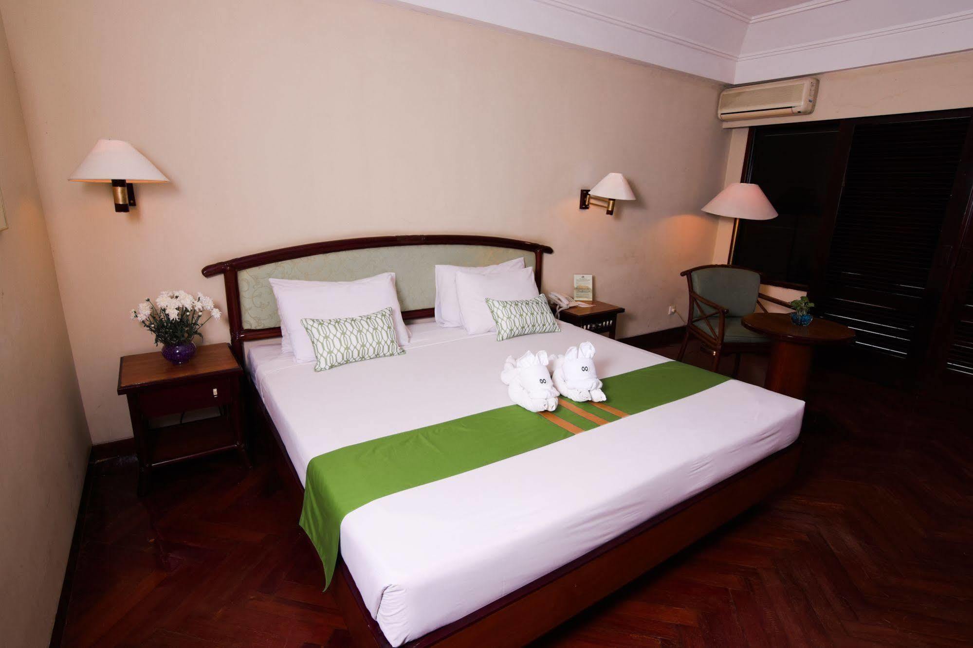 Jatinangor National Golf & Resort Екстериор снимка