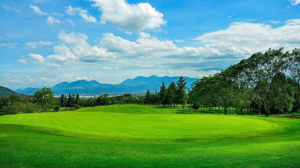 Jatinangor National Golf & Resort Екстериор снимка